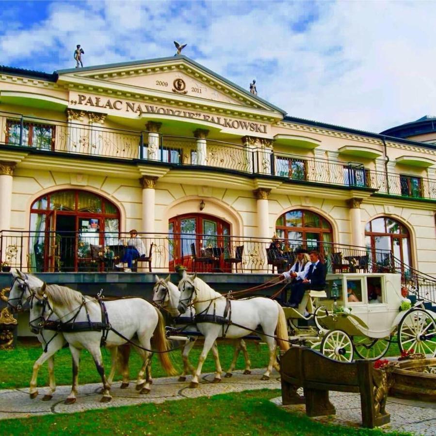 Uzdrowisko Sanatorium Augustow Palac Na Wodzie Falkowski Exteriör bild